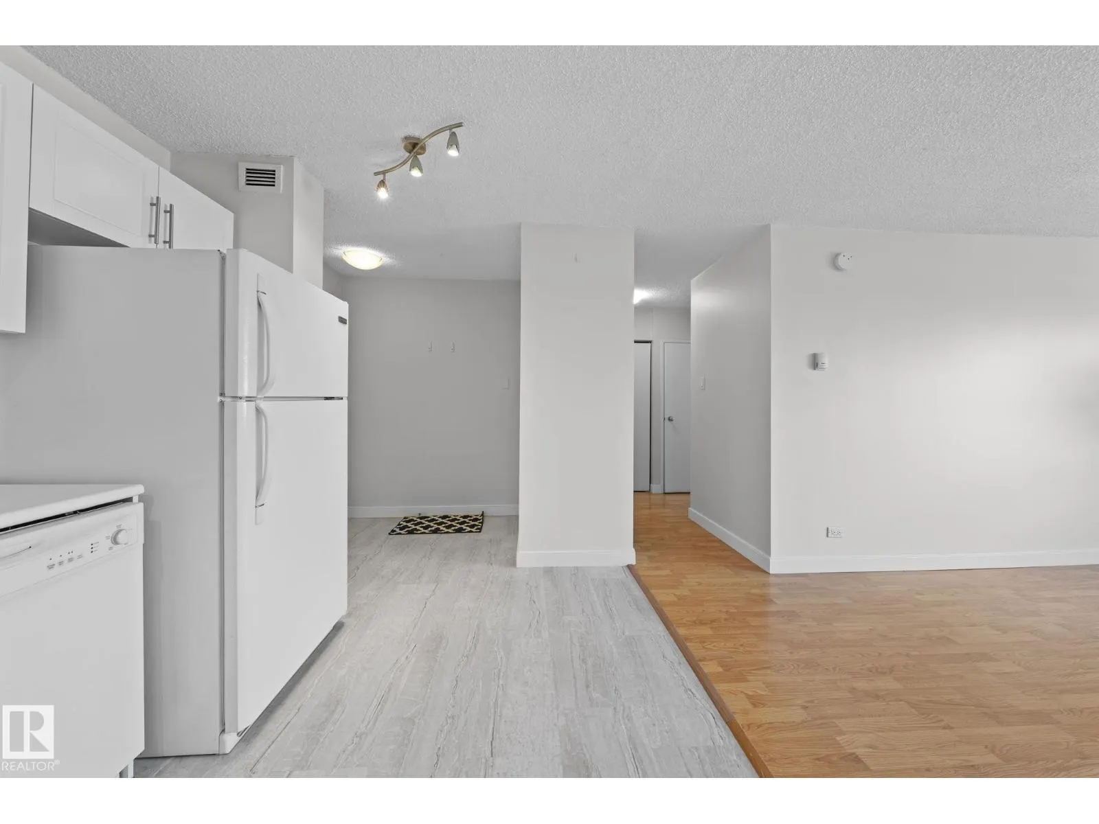 #806 9710 105 ST NW