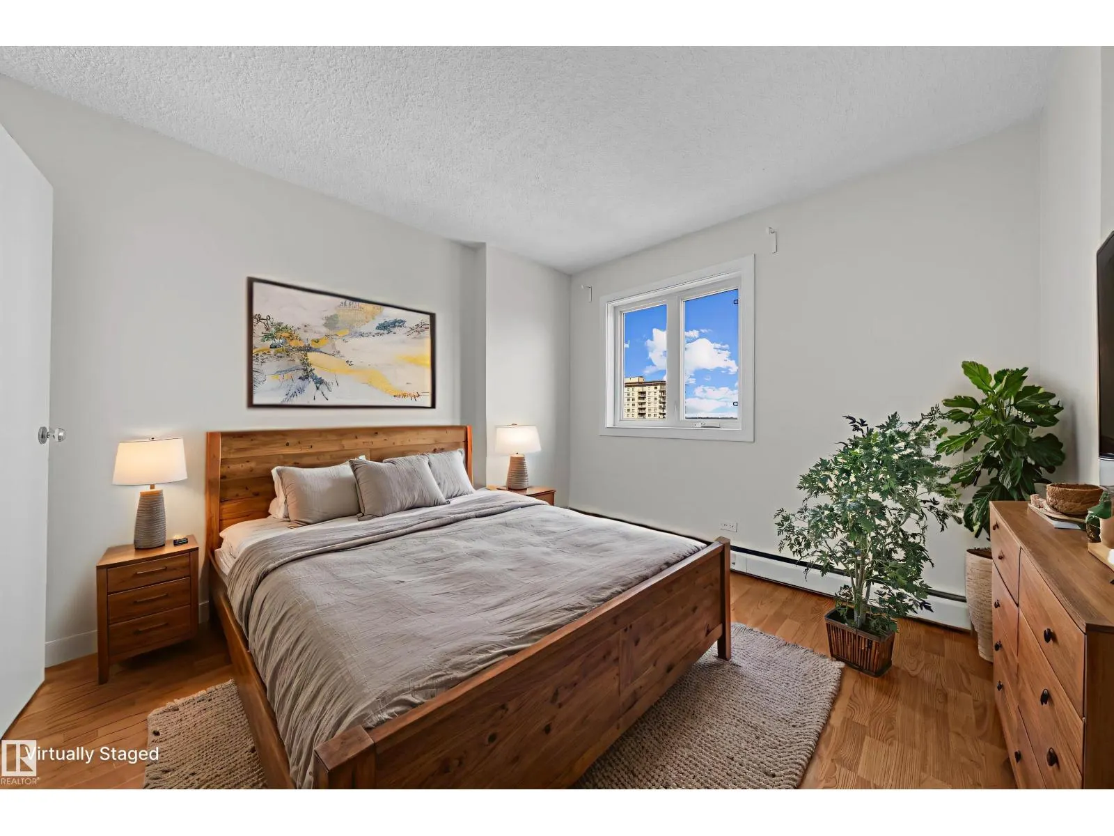 #806 9710 105 ST NW