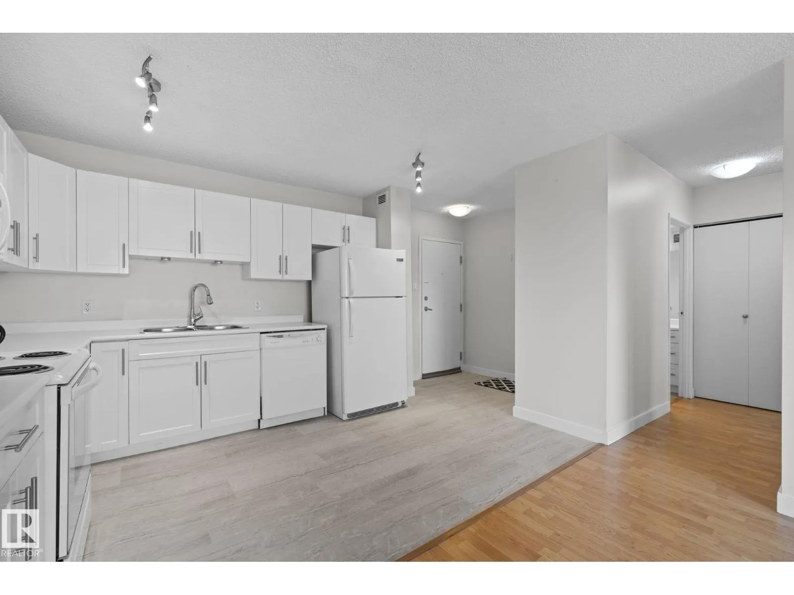 #806 9710 105 ST NW