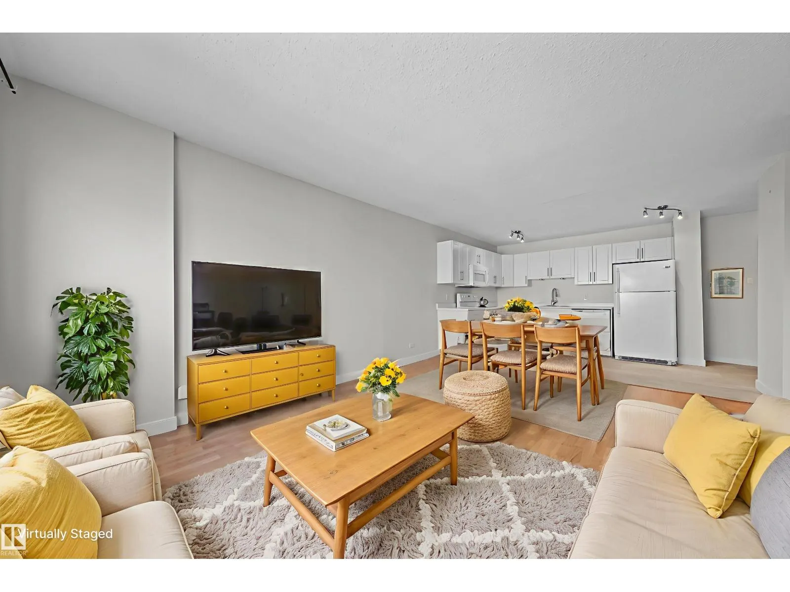 #806 9710 105 ST NW