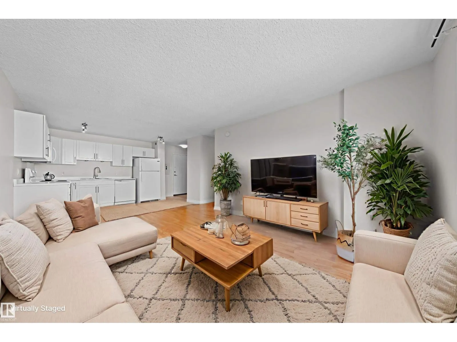 #806 9710 105 ST NW