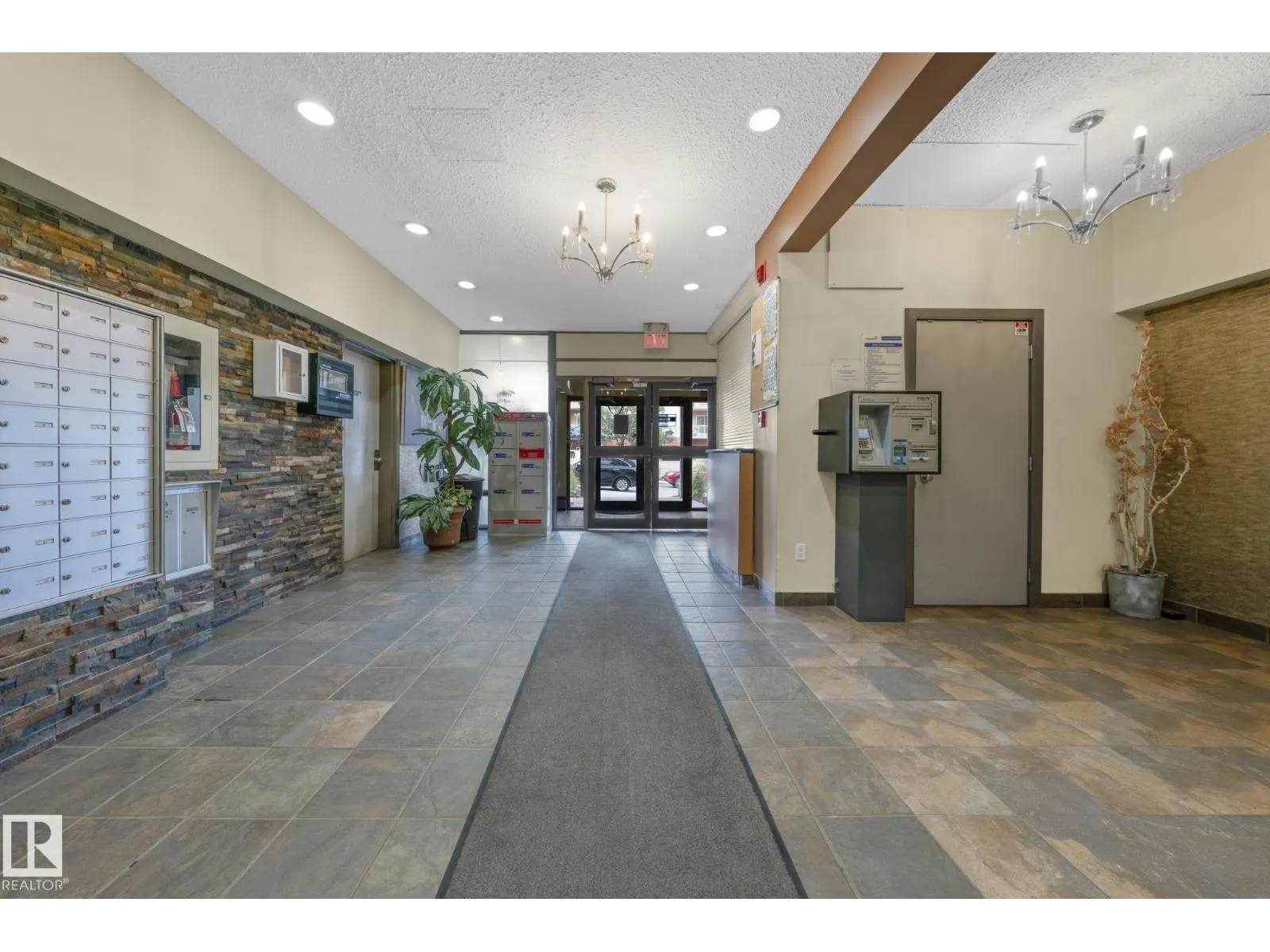 #806 9710 105 ST NW
