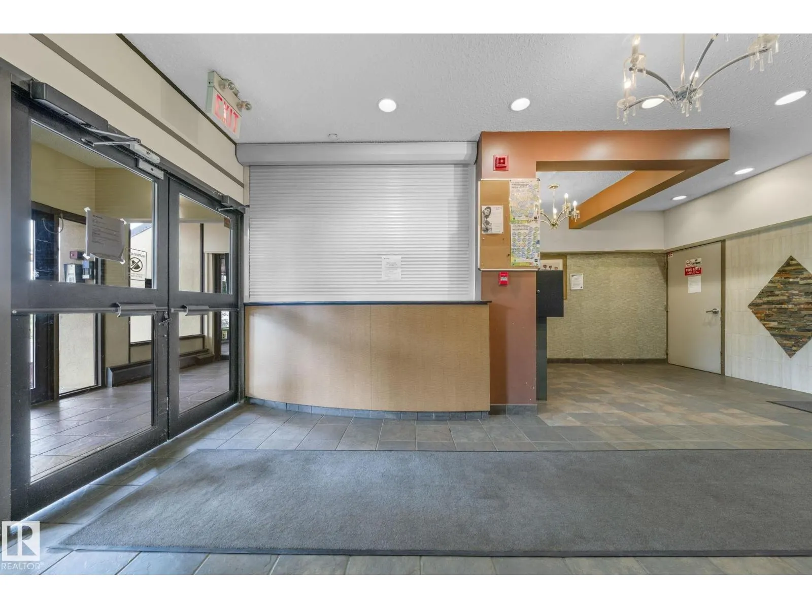 #806 9710 105 ST NW