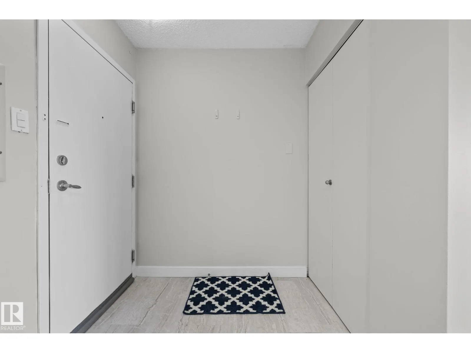#806 9710 105 ST NW