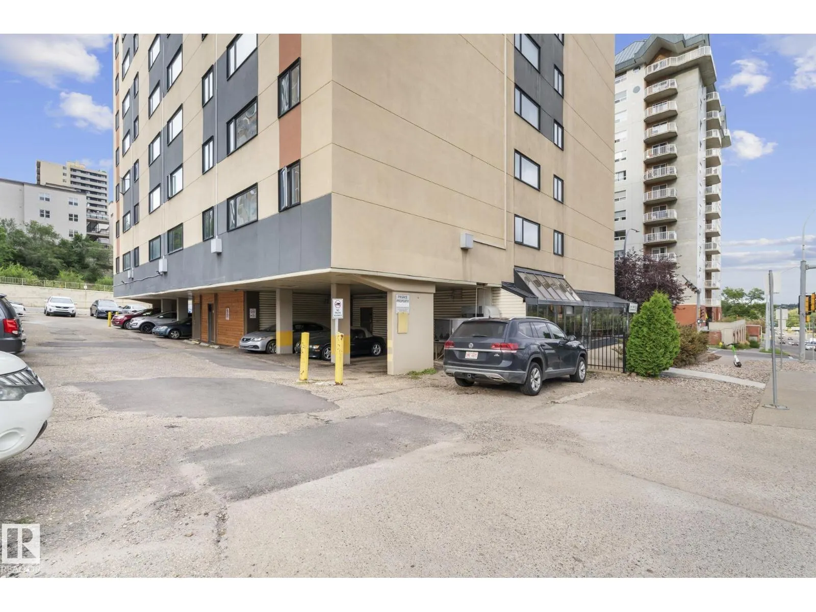 #806 9710 105 ST NW