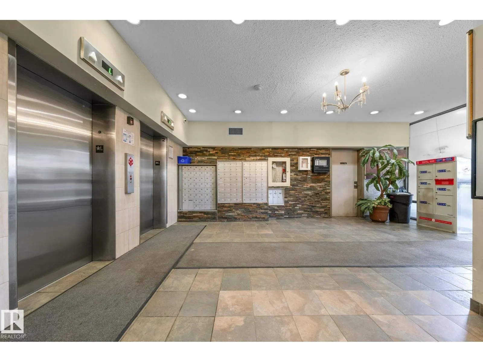 #806 9710 105 ST NW