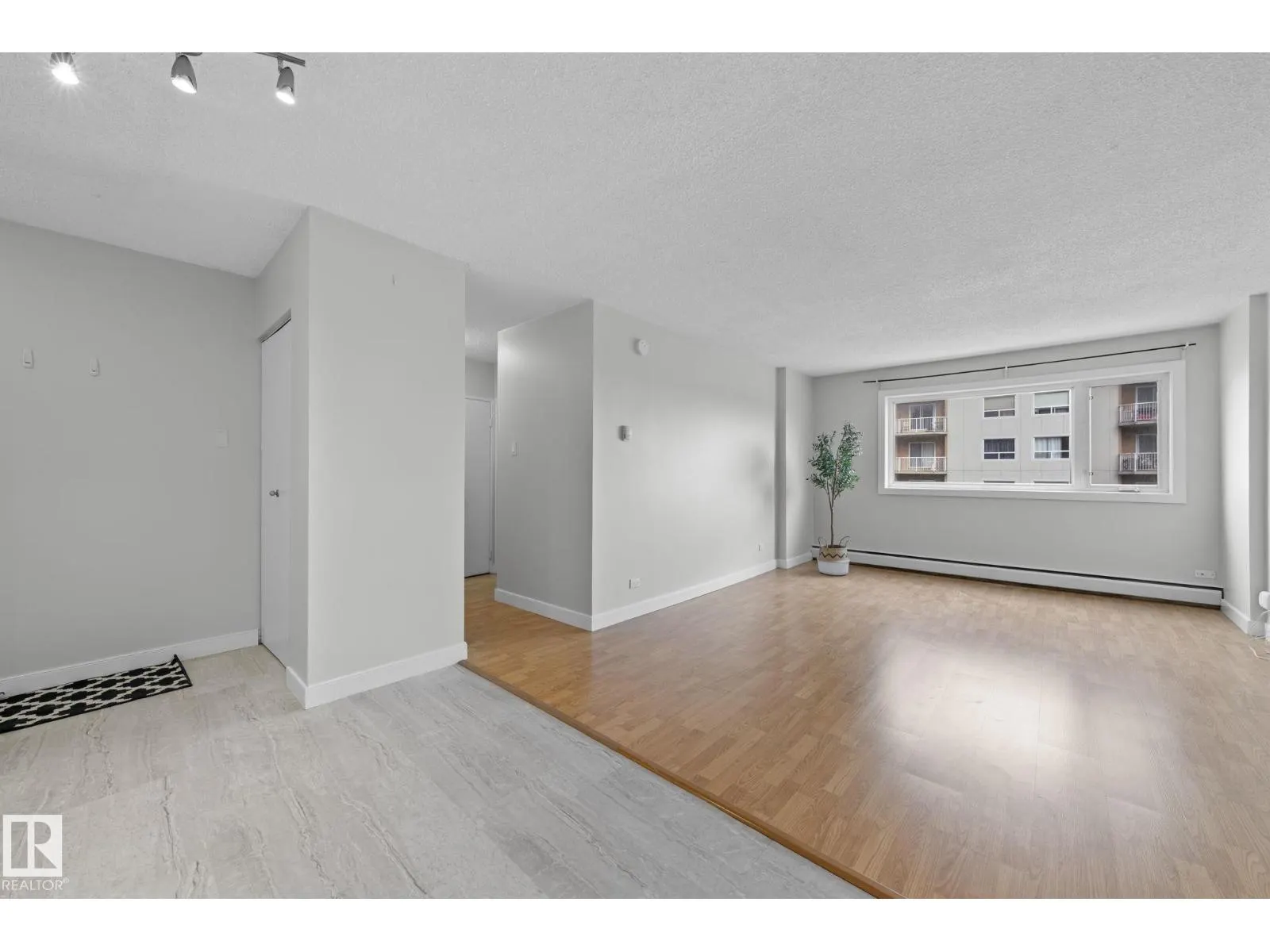 #806 9710 105 ST NW