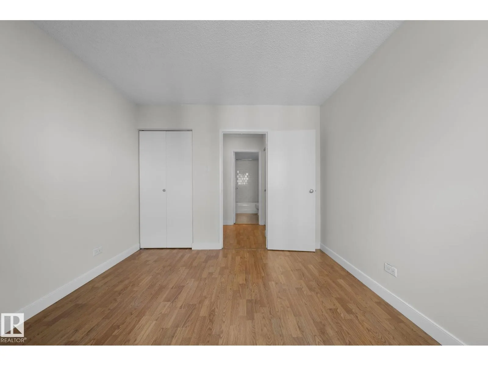 #806 9710 105 ST NW
