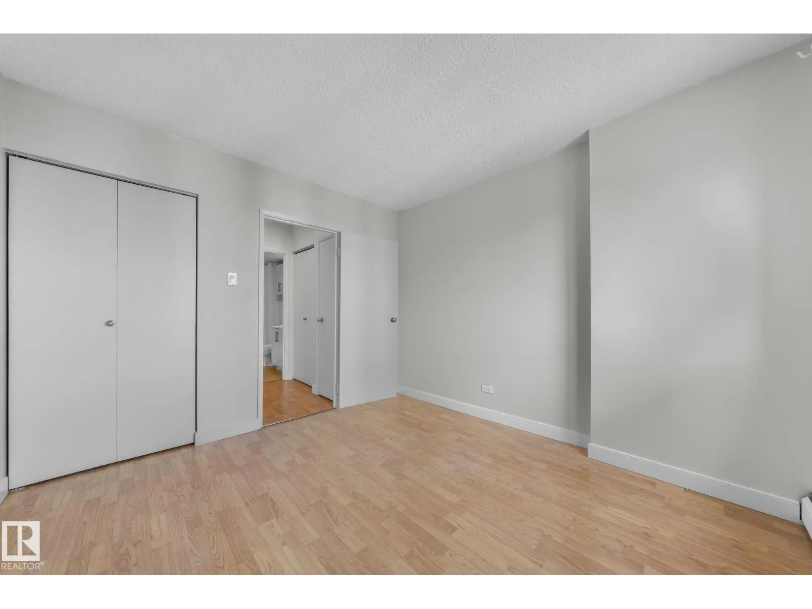#806 9710 105 ST NW