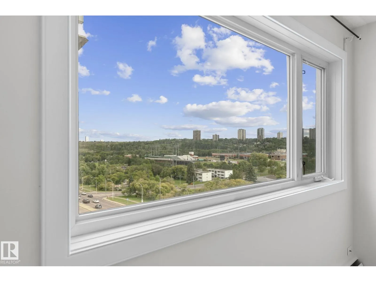 #806 9710 105 ST NW