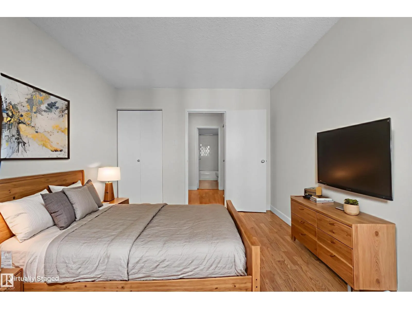 #806 9710 105 ST NW