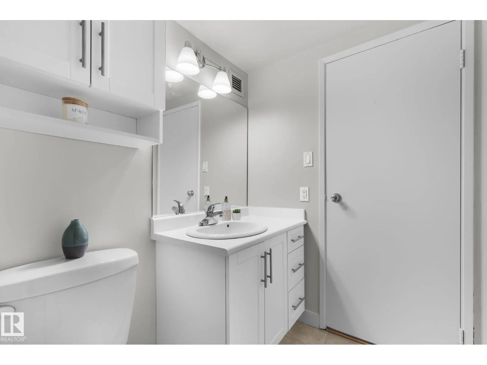#806 9710 105 ST NW