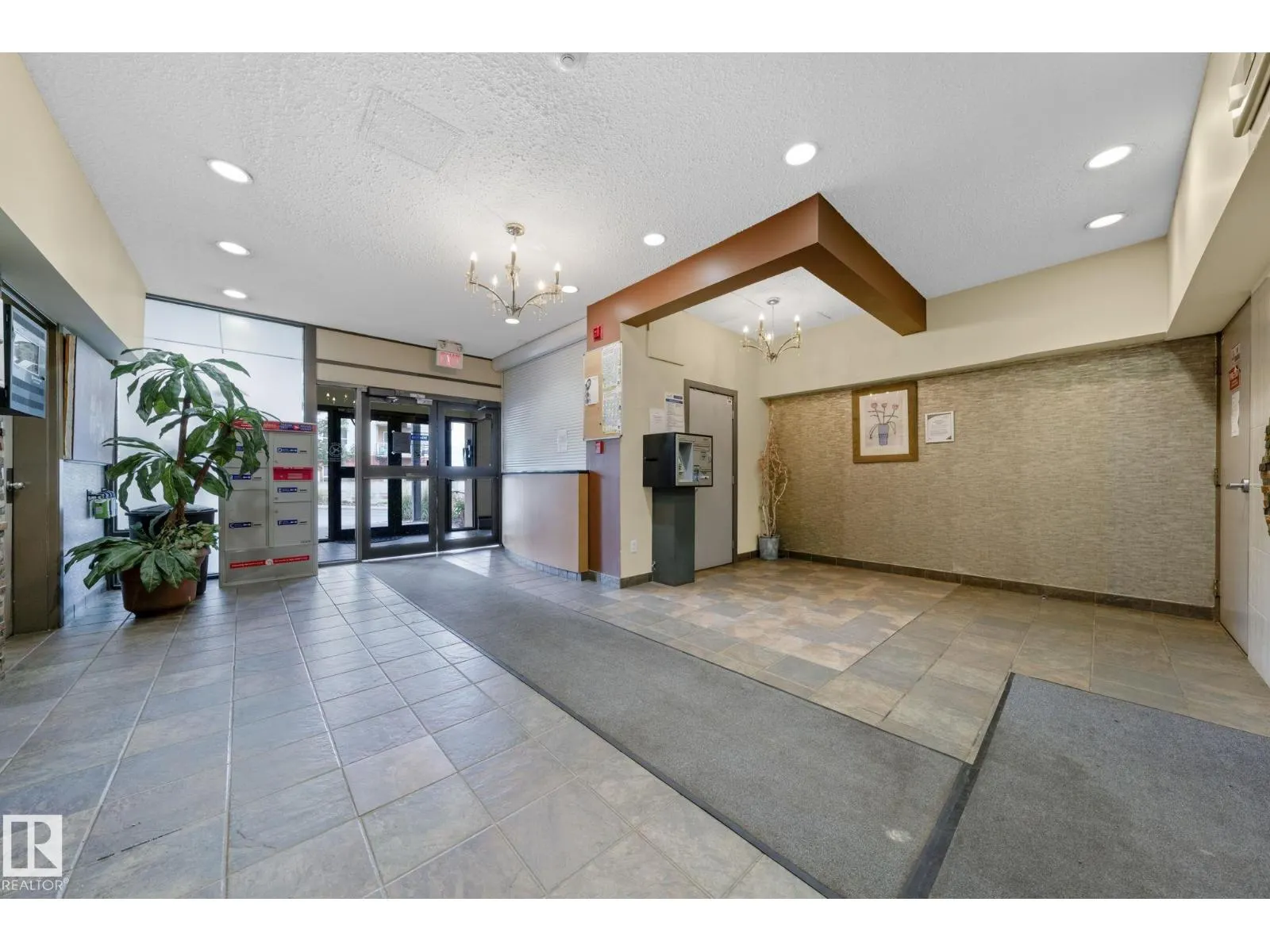 #806 9710 105 ST NW