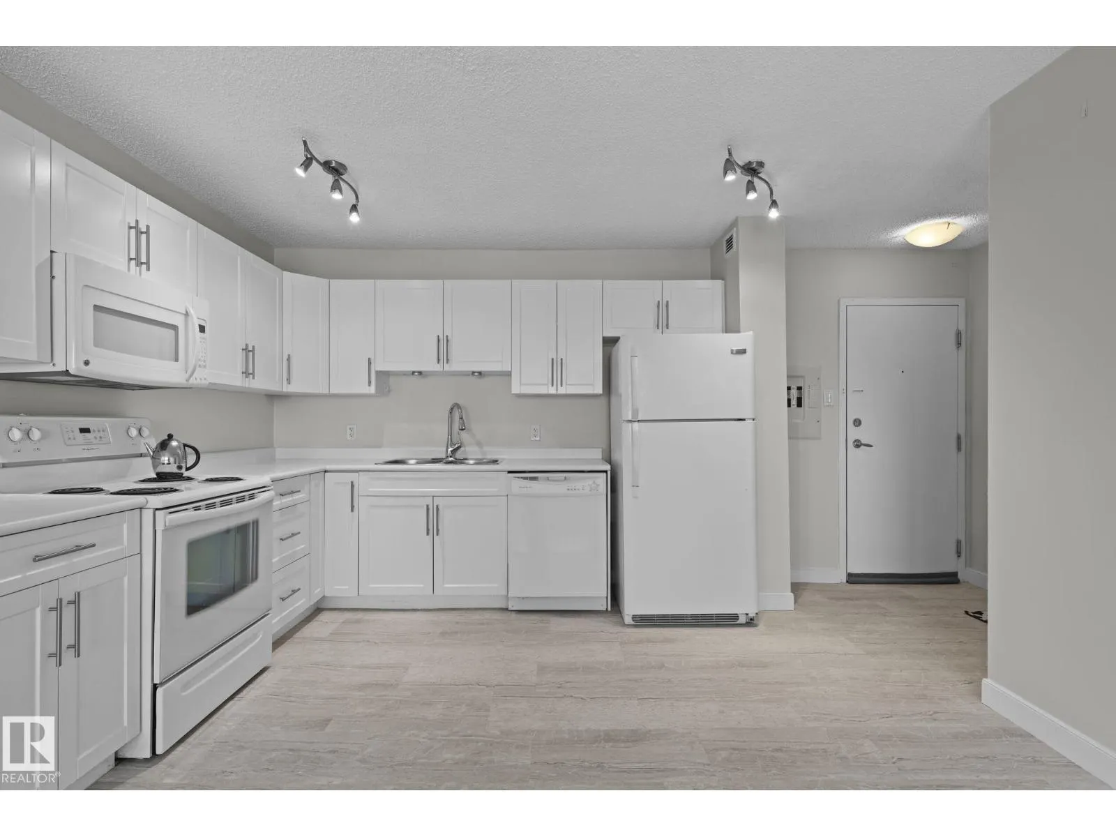 #806 9710 105 ST NW