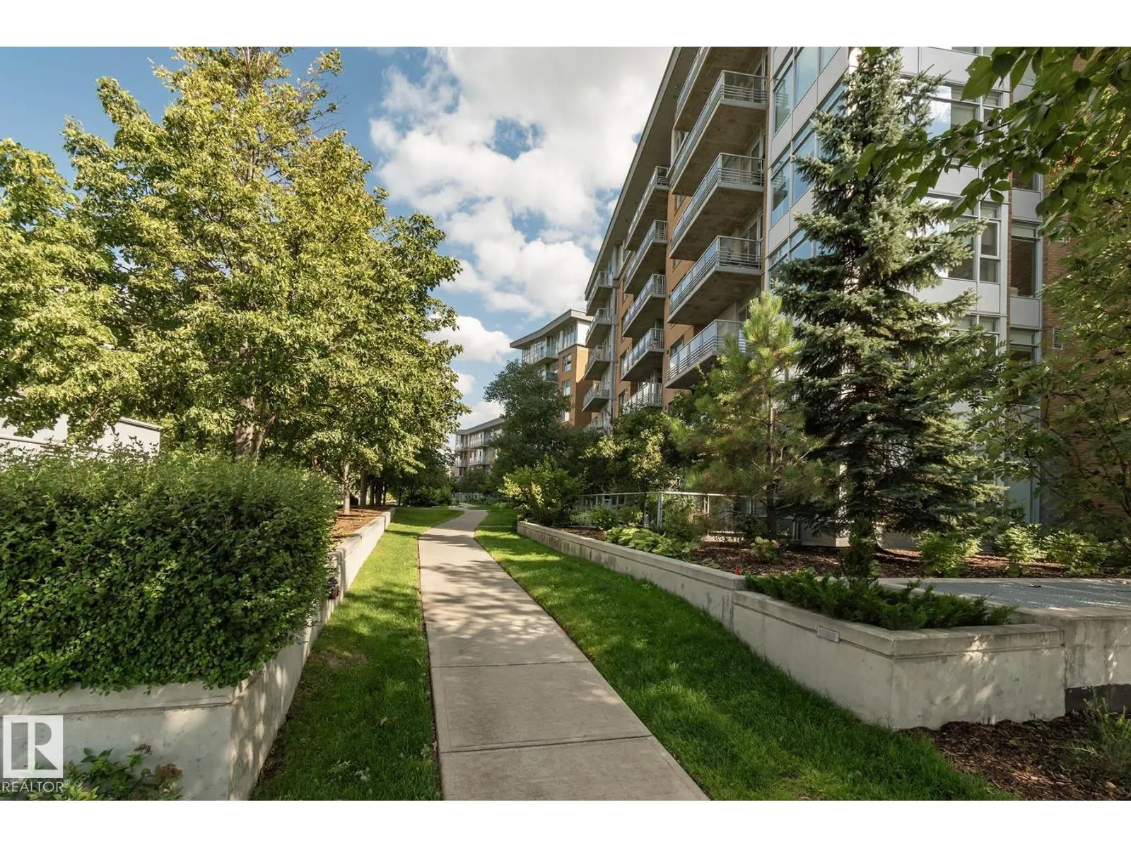 #703 2504 109 ST NW