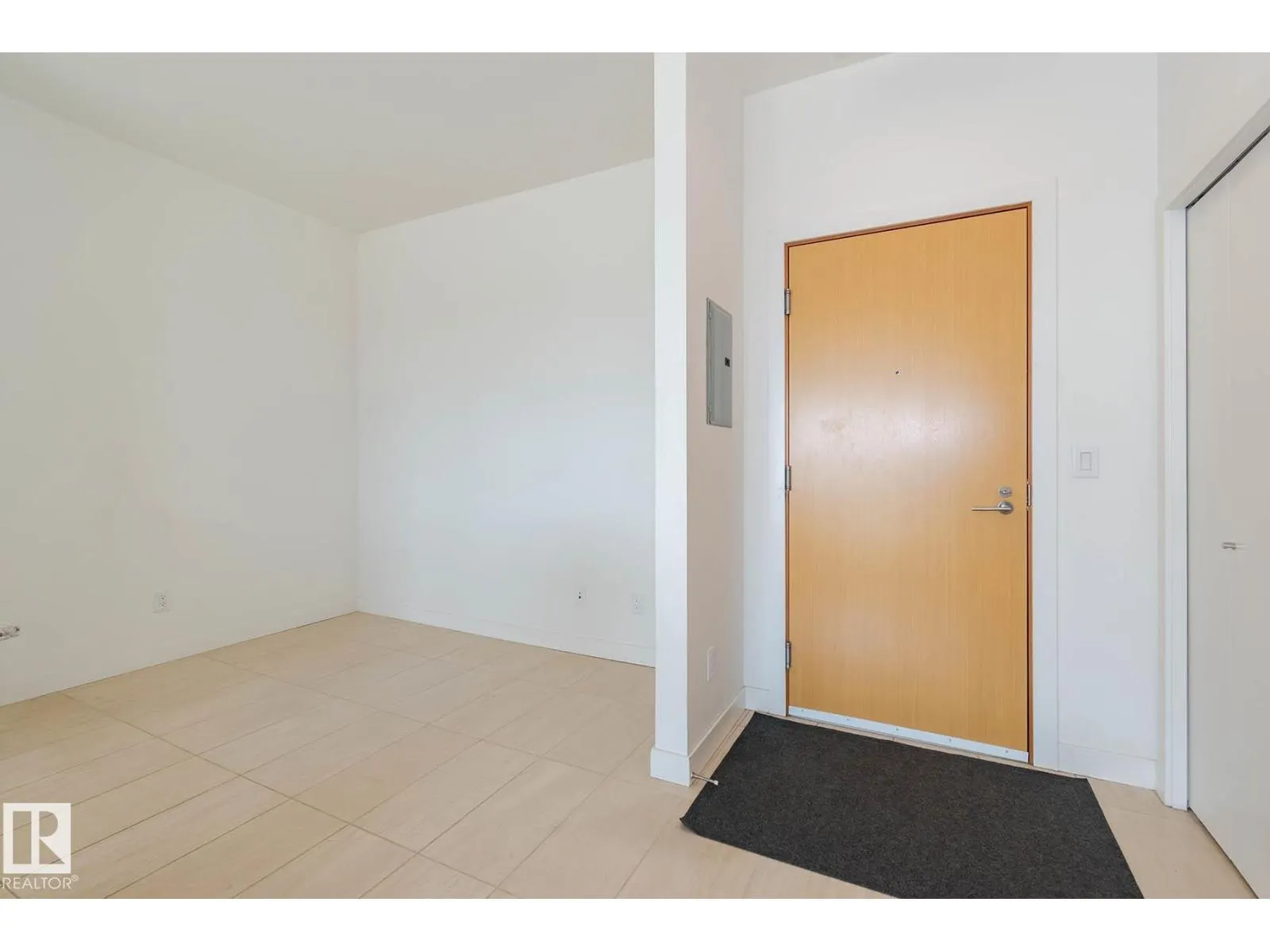 #703 2504 109 ST NW