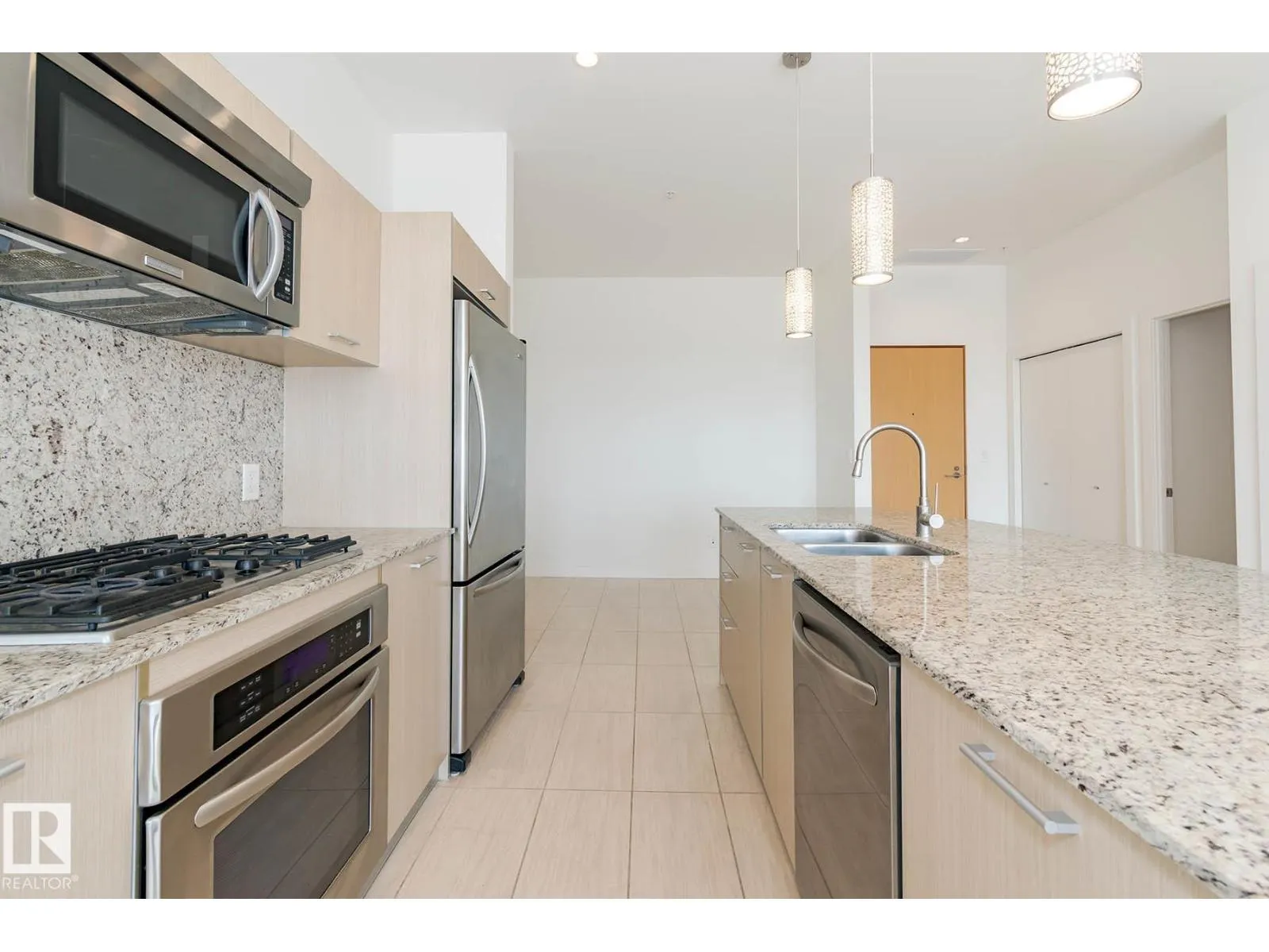 #703 2504 109 ST NW