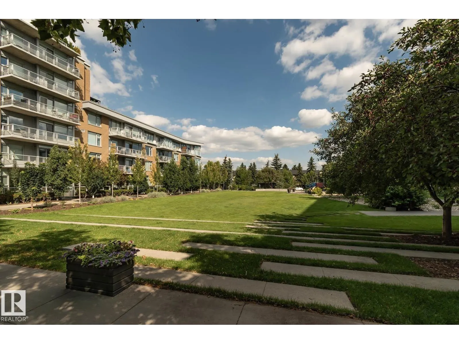 #703 2504 109 ST NW