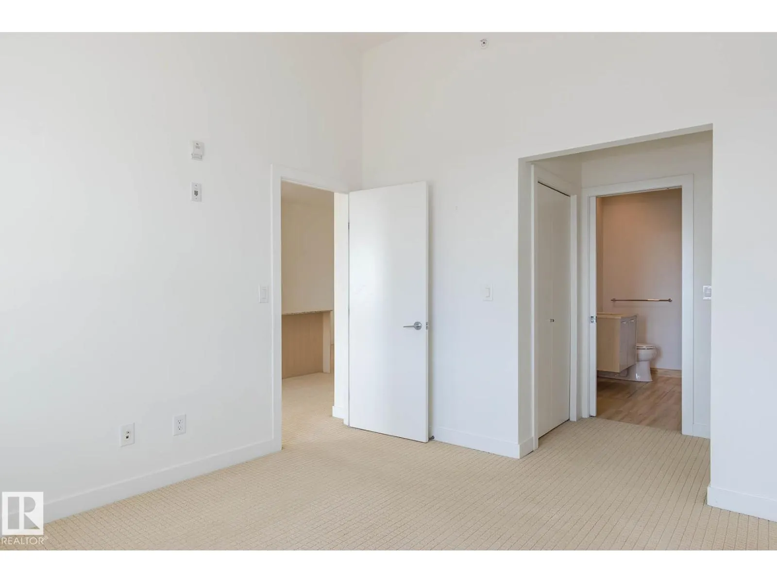 #703 2504 109 ST NW