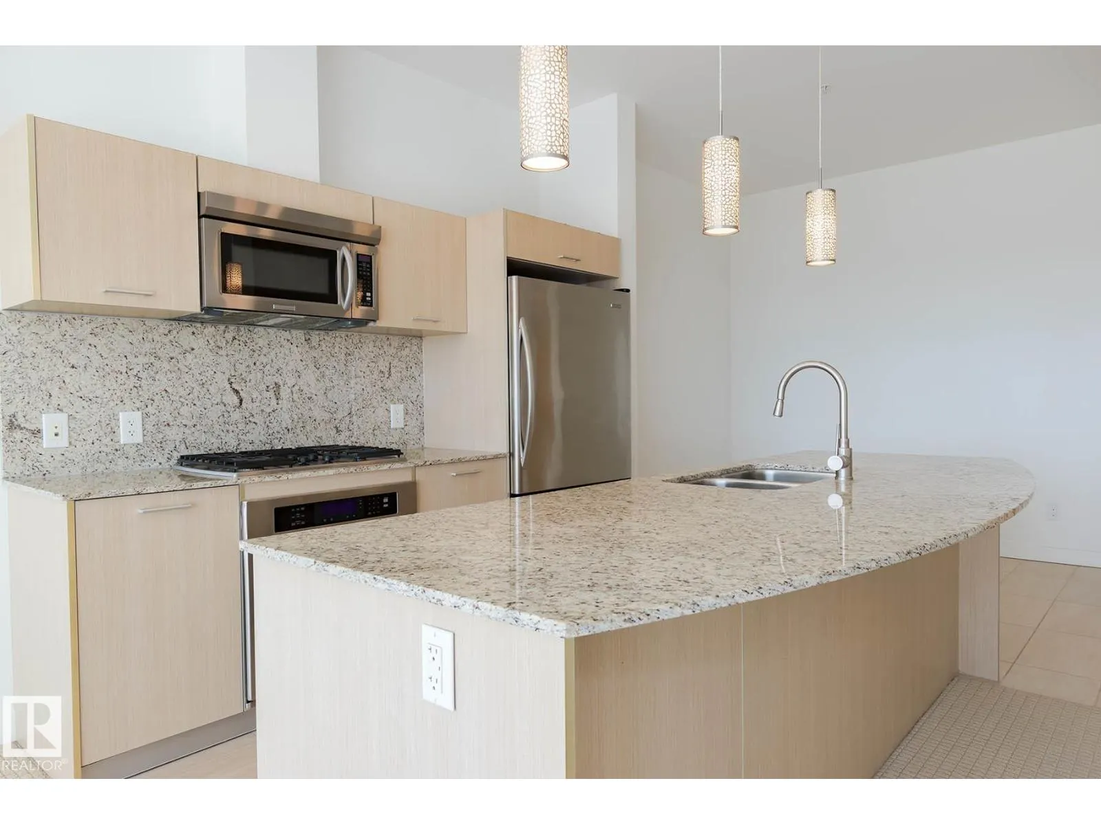 #703 2504 109 ST NW