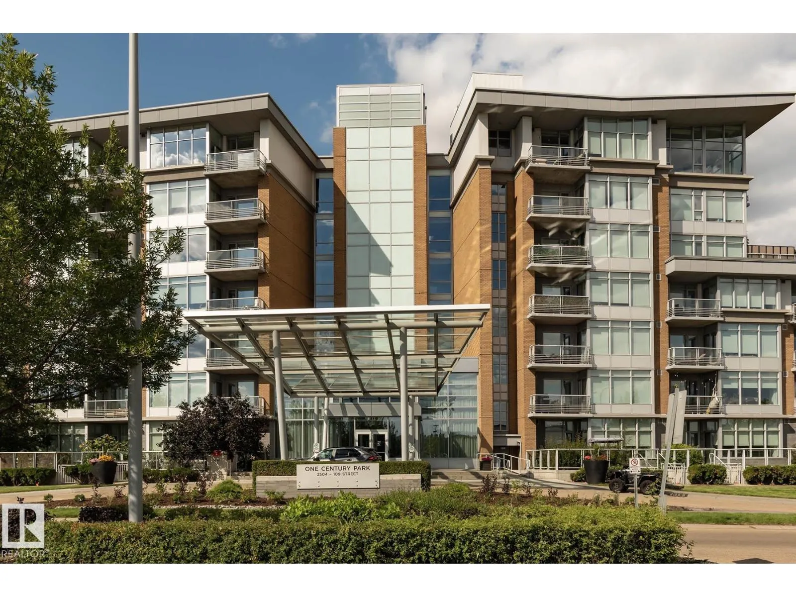 #703 2504 109 ST NW
