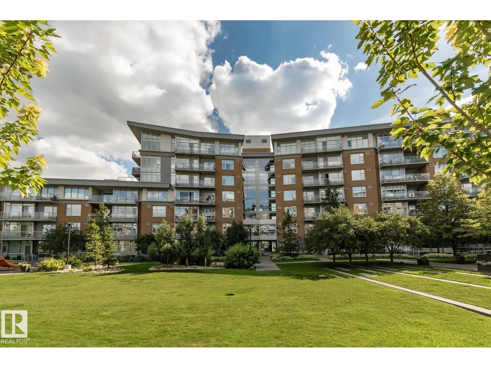 #703 2504 109 ST NW