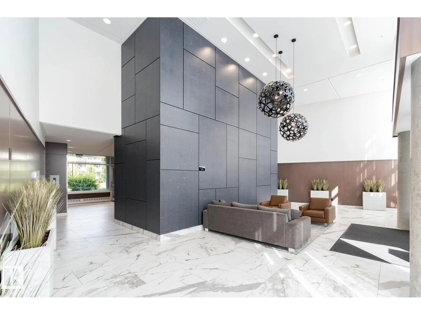 #703 2504 109 ST NW