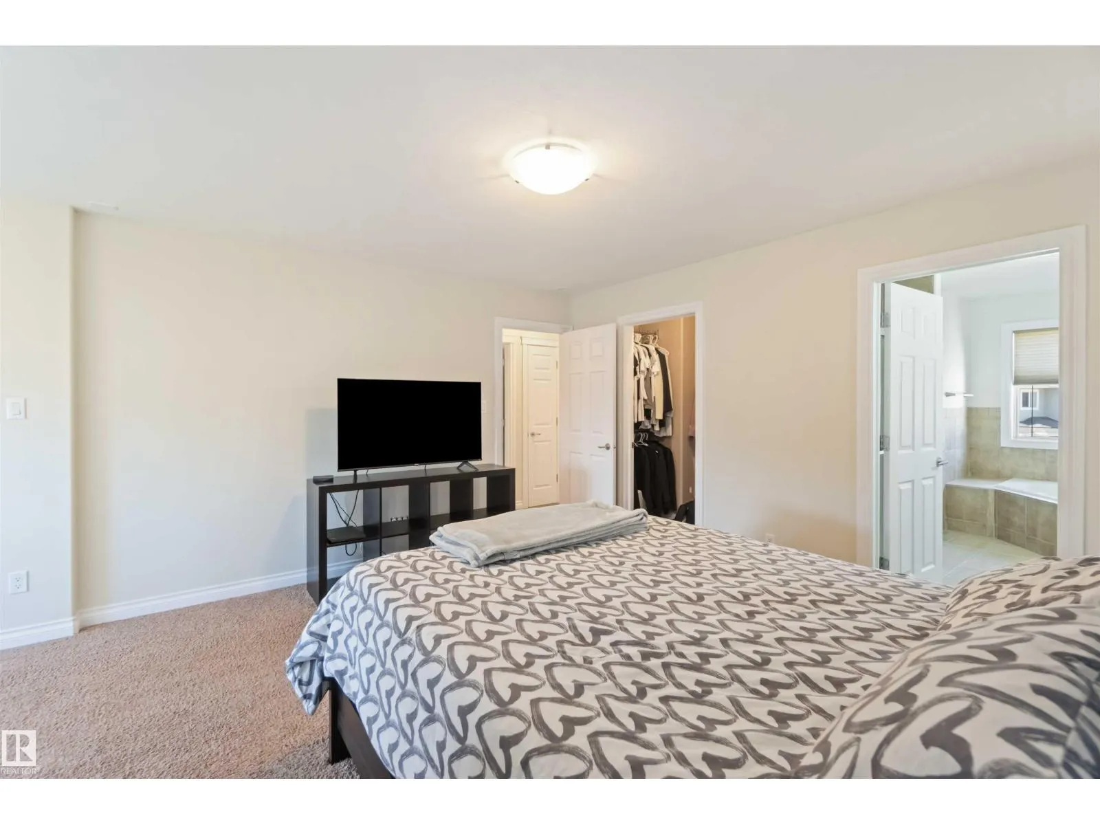 8 LONGVIEW PT