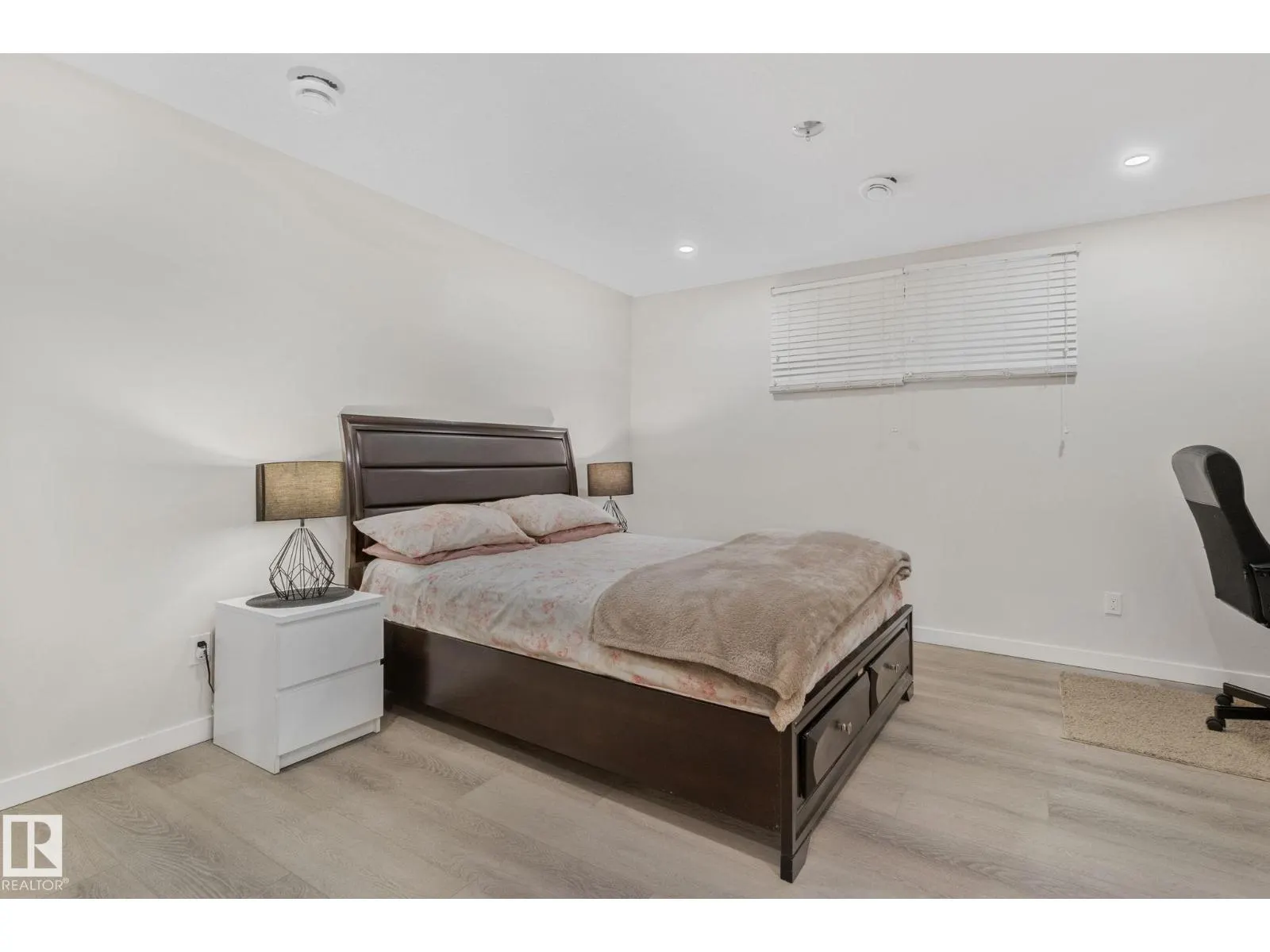 3936 CLAXTON LO SW