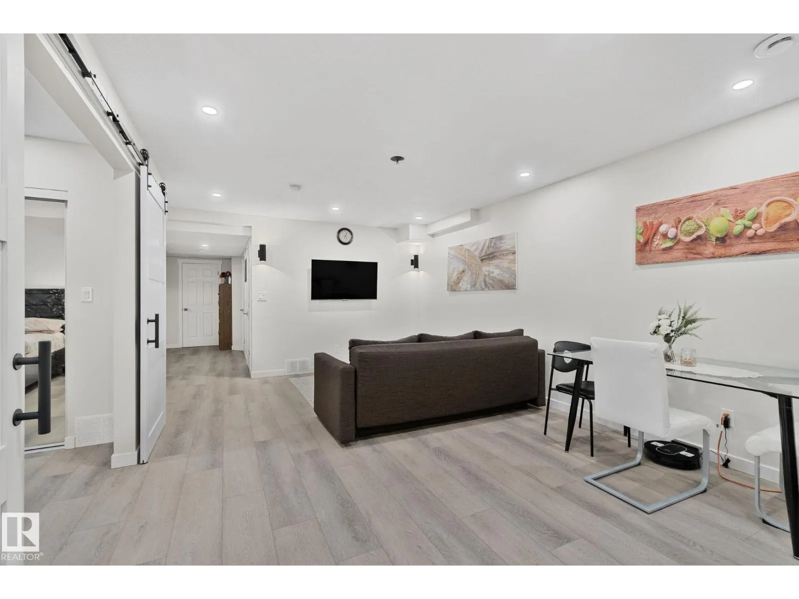 3936 CLAXTON LO SW
