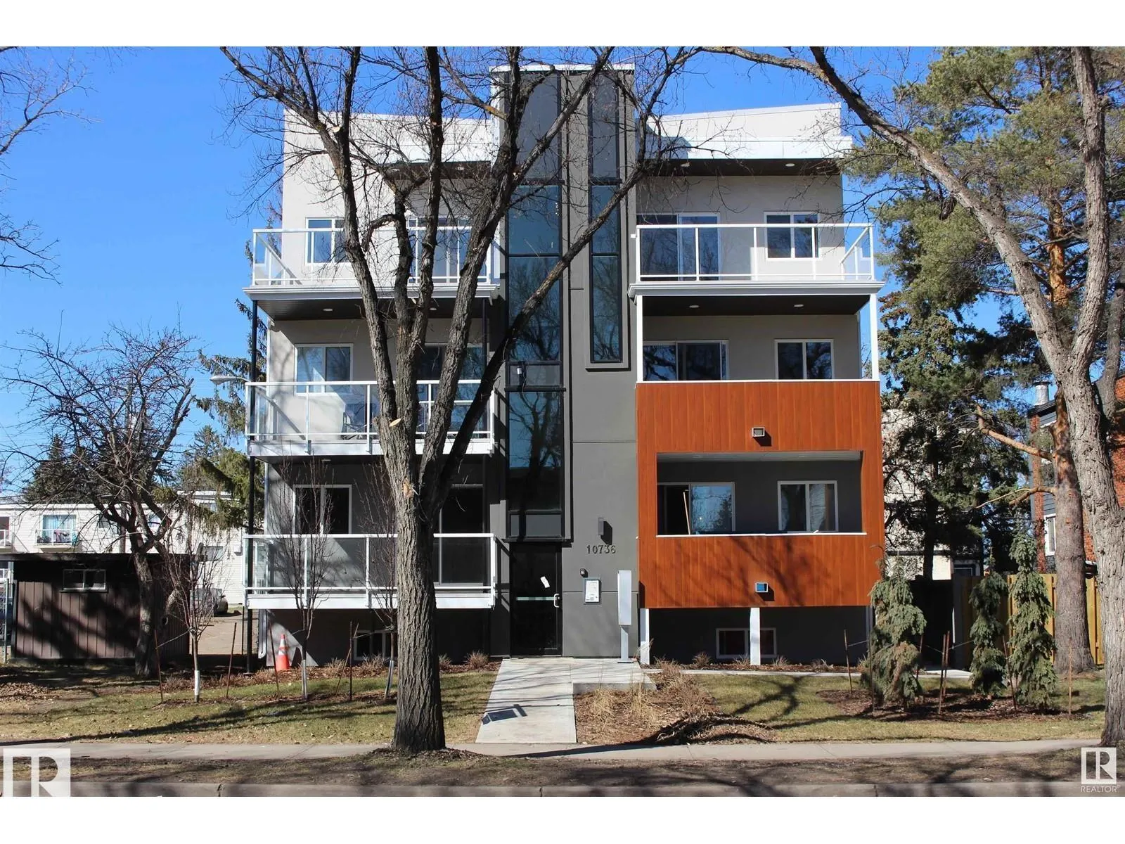 #104 10736 116 ST NW NW