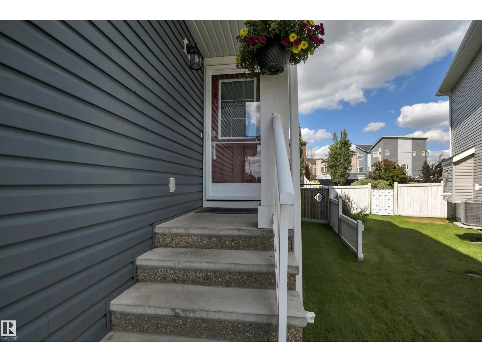 391 SIMMONDS WY