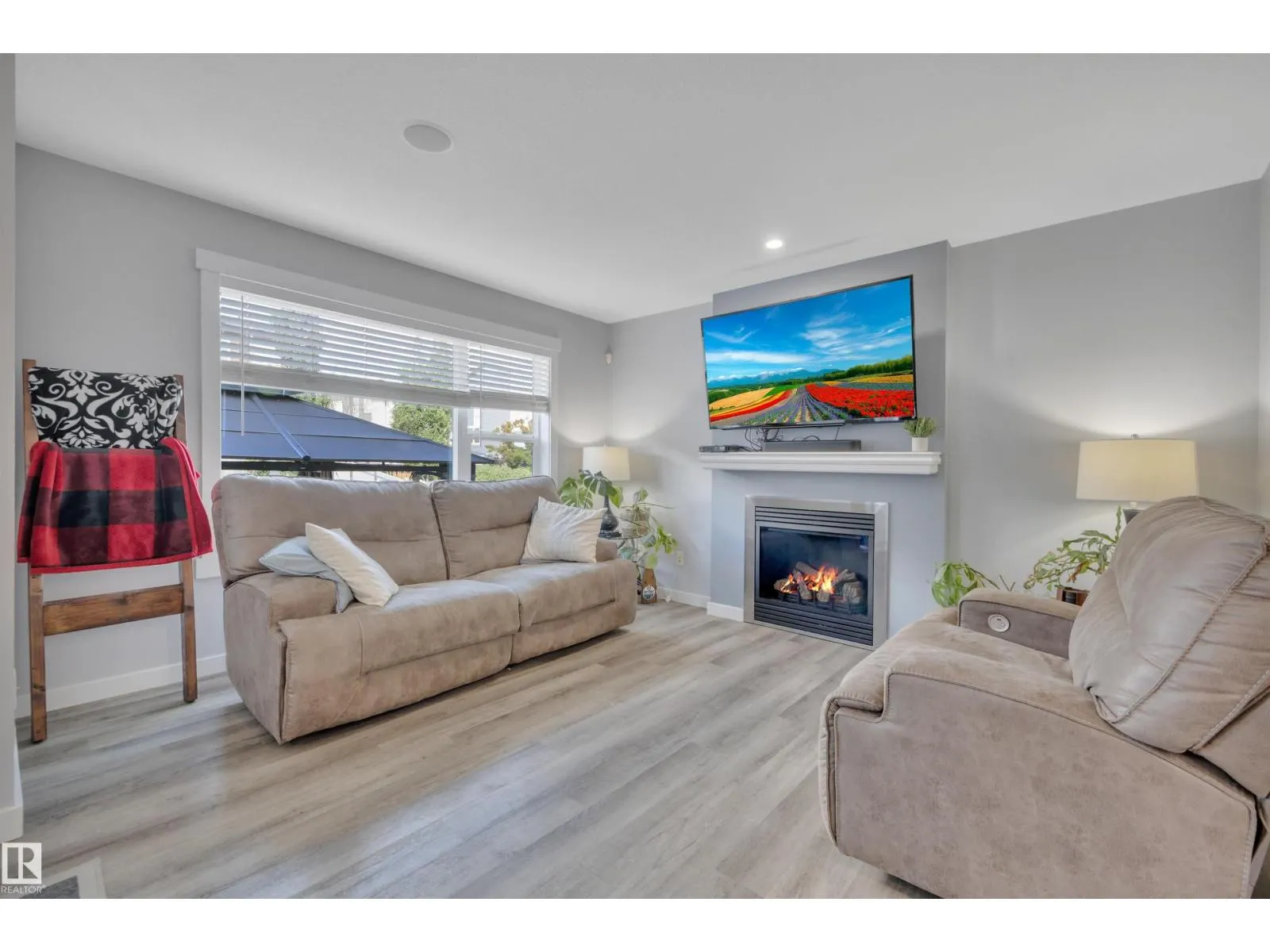 391 SIMMONDS WY