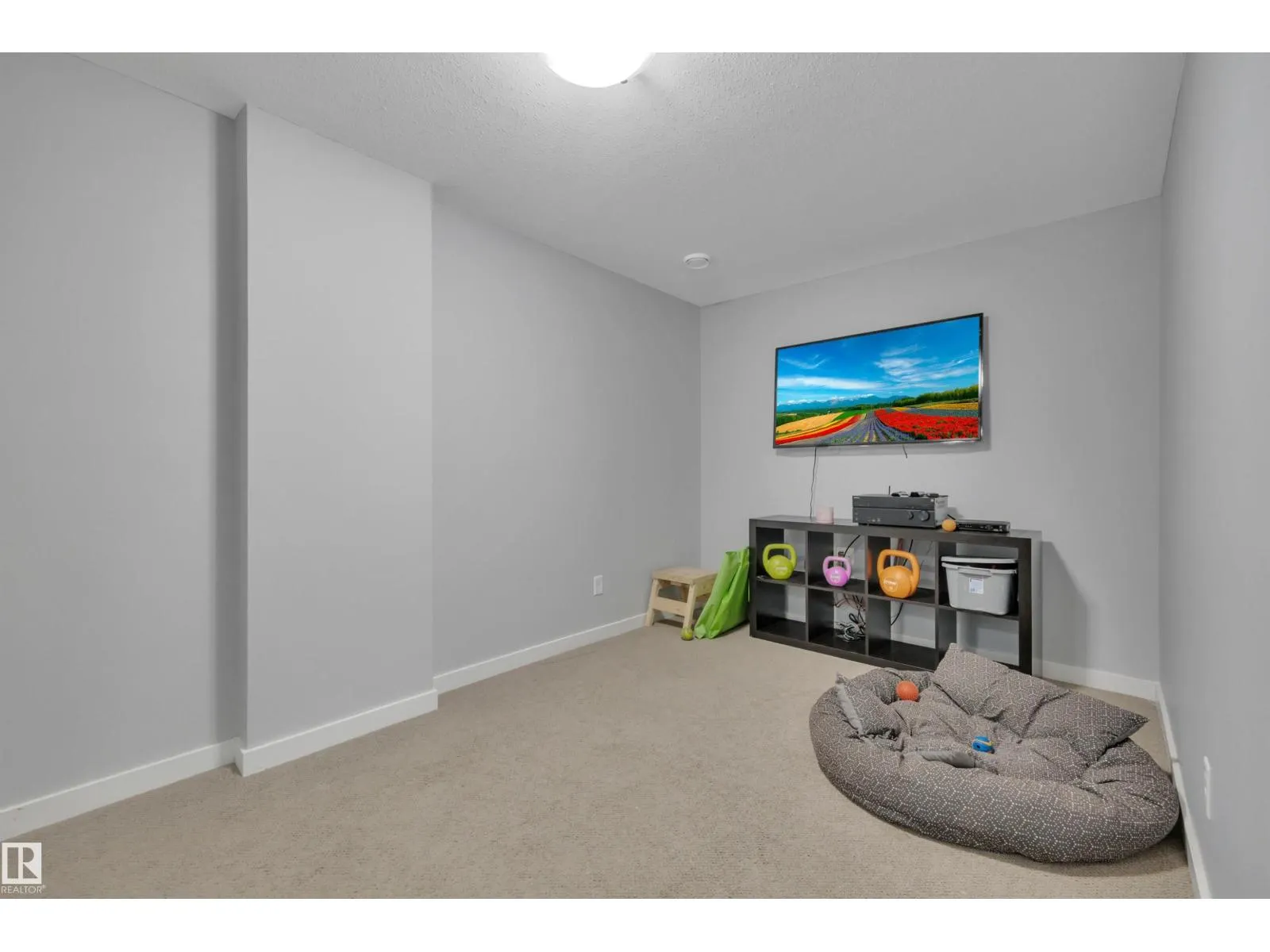391 SIMMONDS WY
