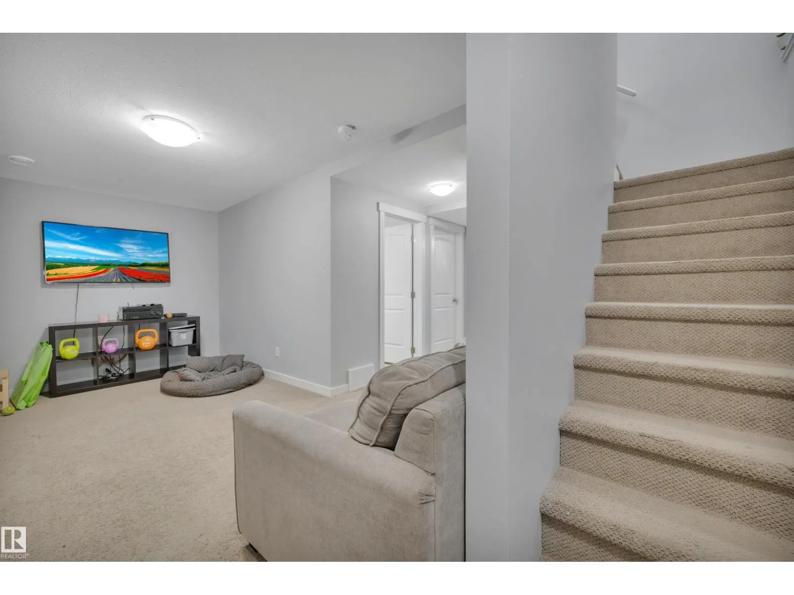 391 SIMMONDS WY