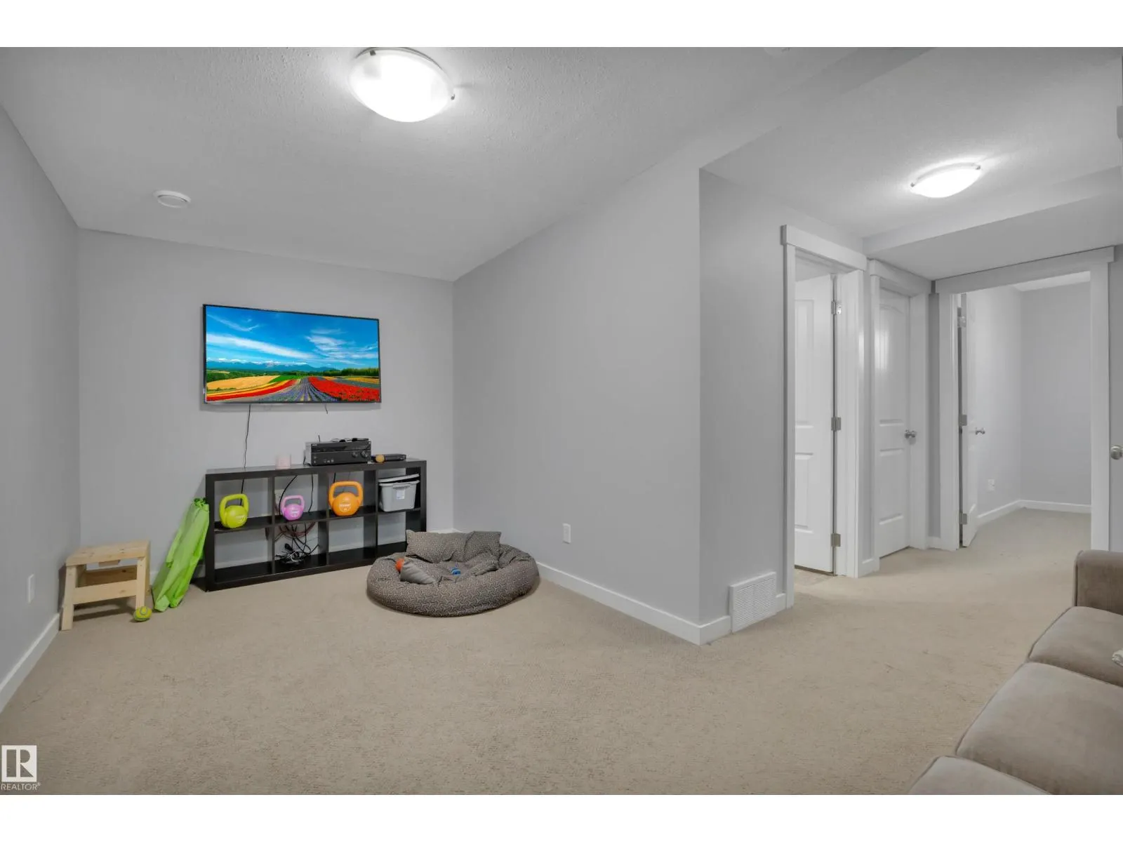 391 SIMMONDS WY