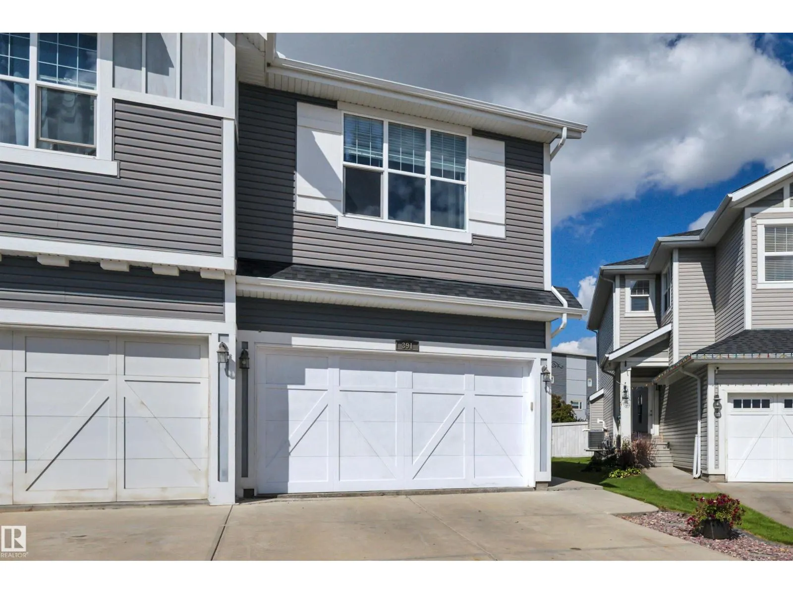 391 SIMMONDS WY