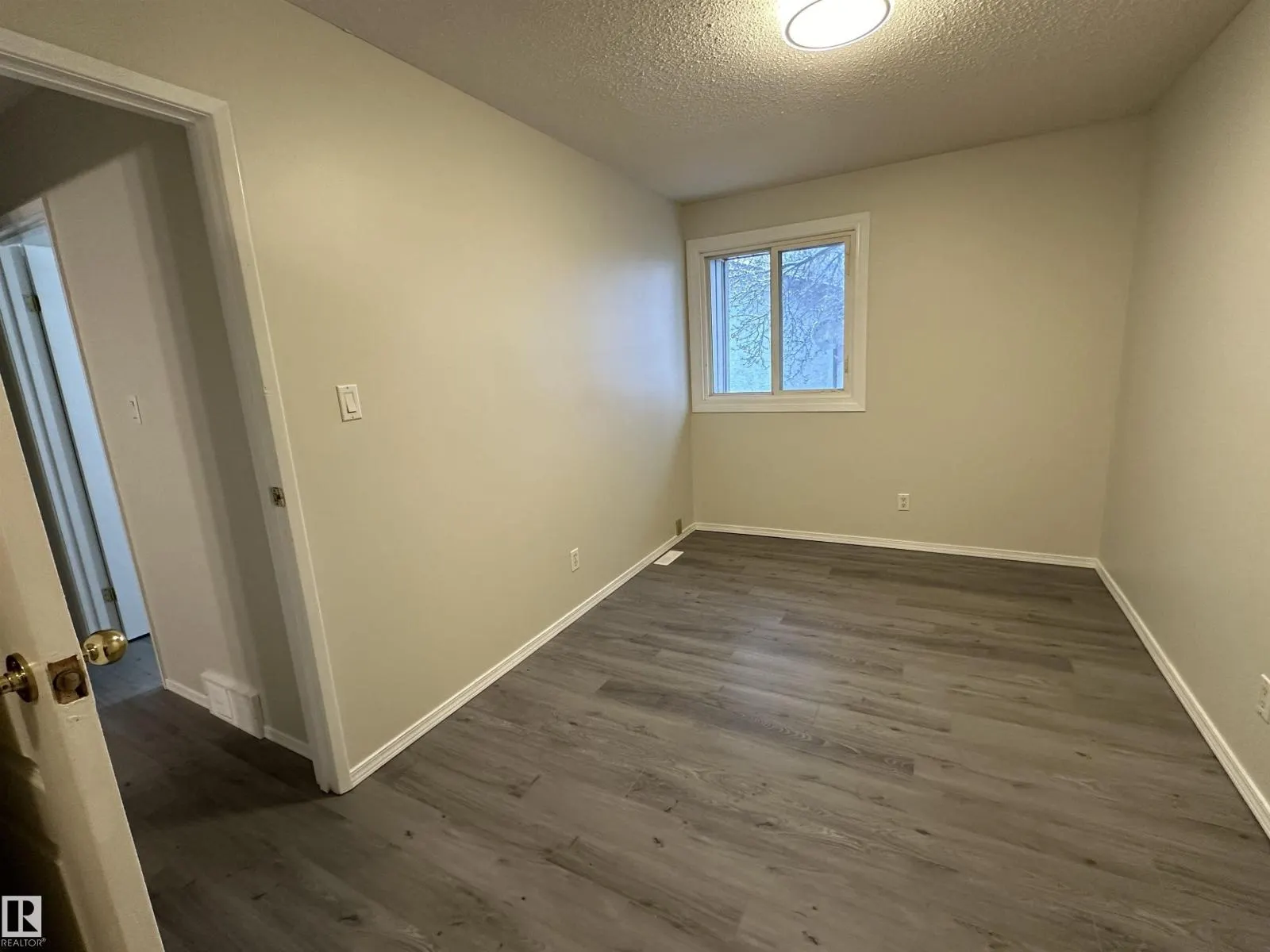 #5 14130 80 ST NW