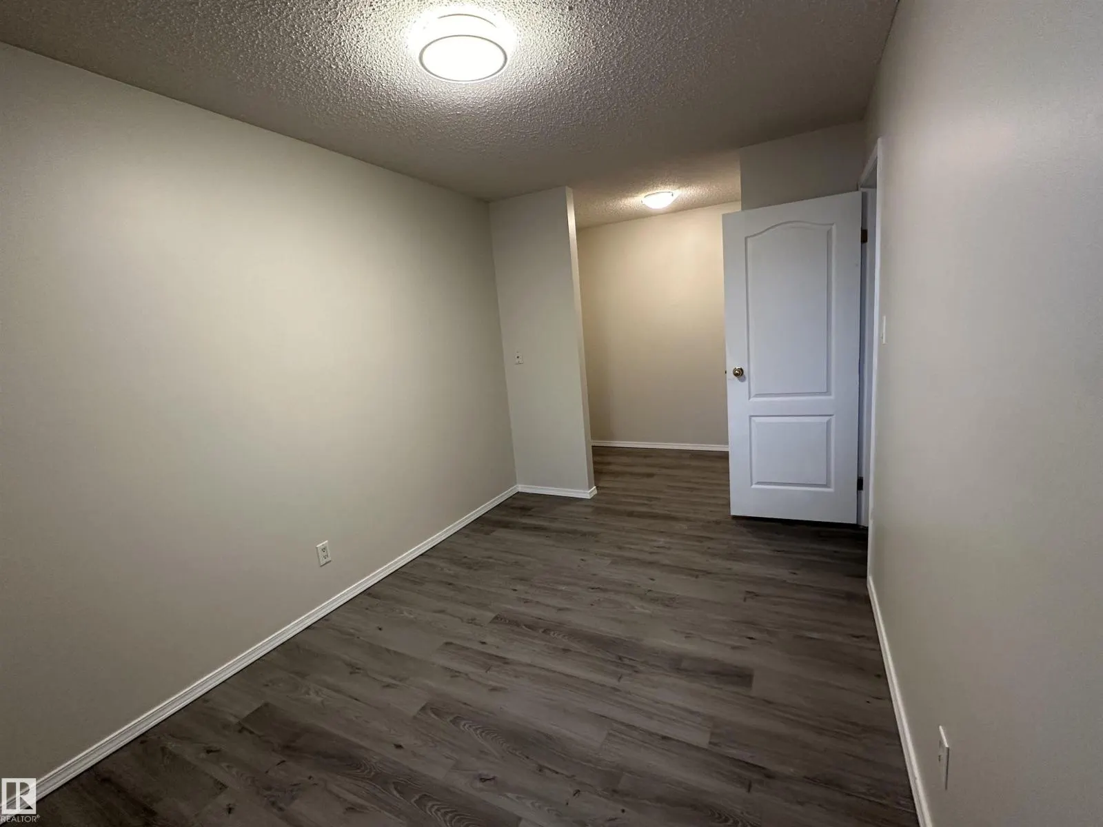#5 14130 80 ST NW