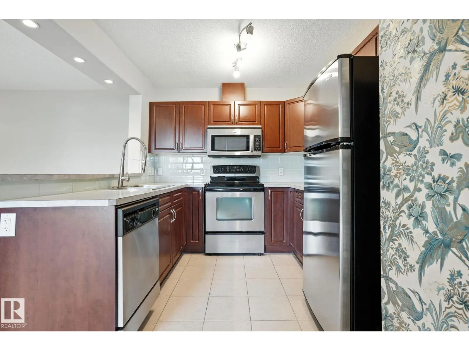#113 11615 Ellerslie RD SW SW