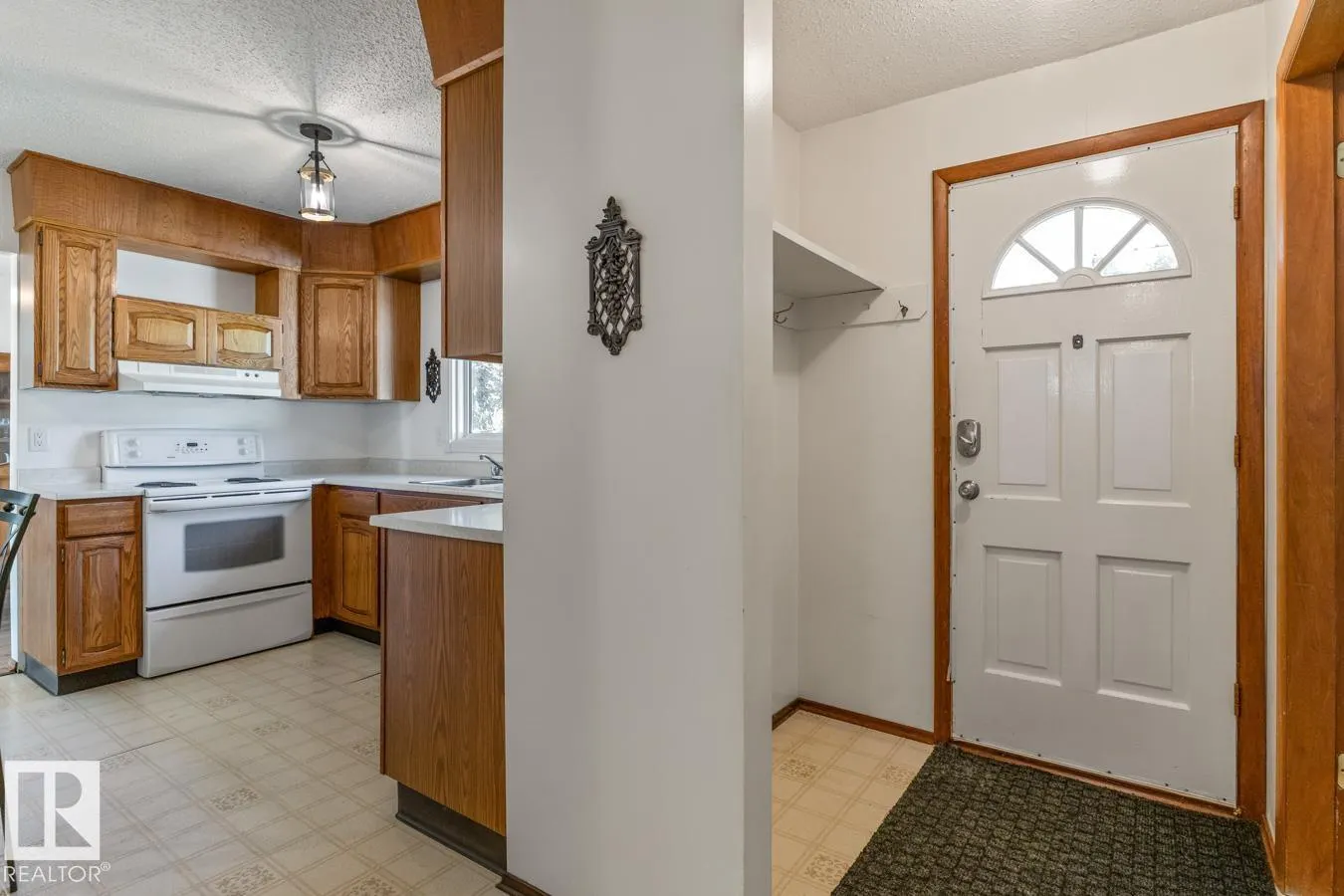 6 STRATHCONA PL