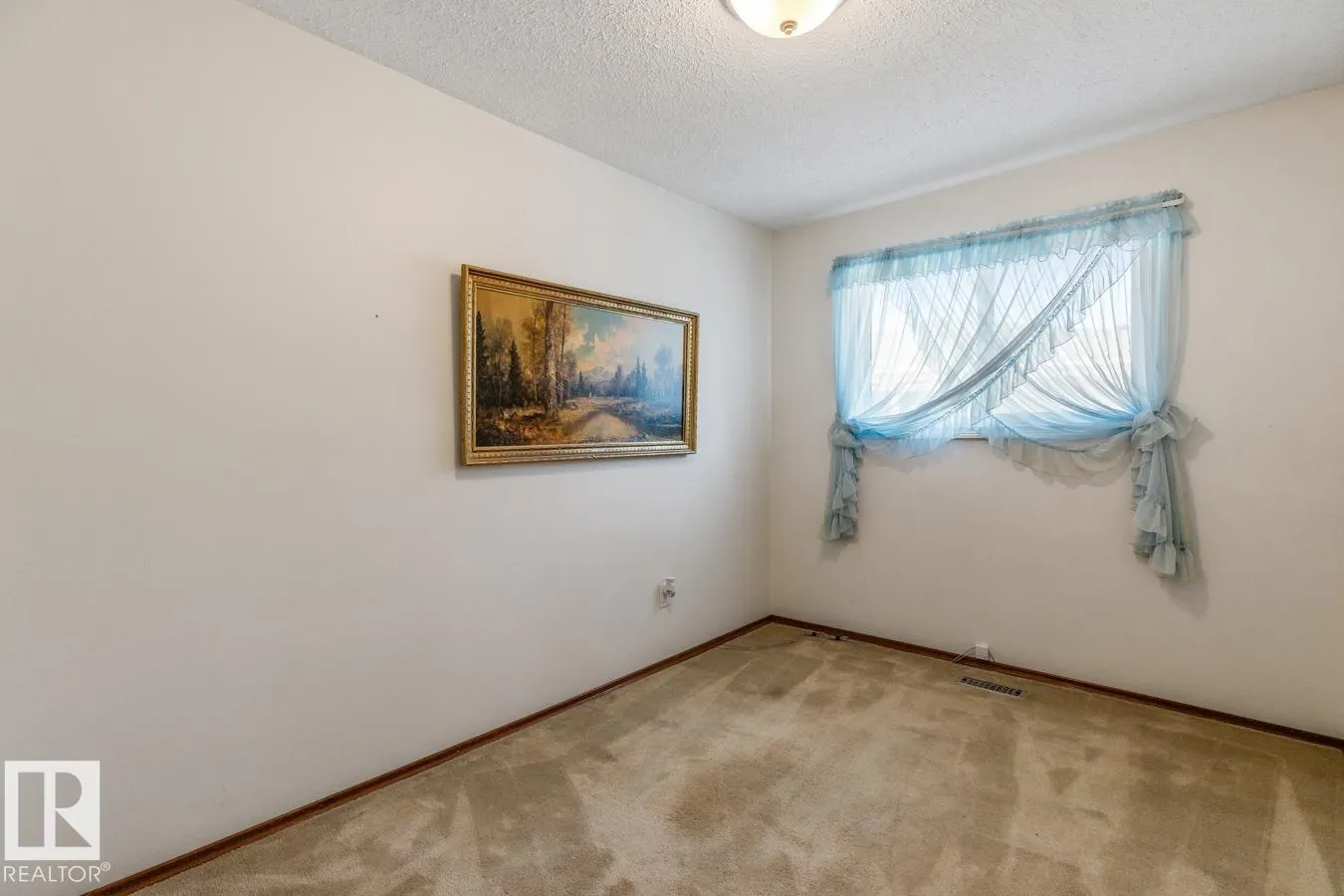 6 STRATHCONA PL