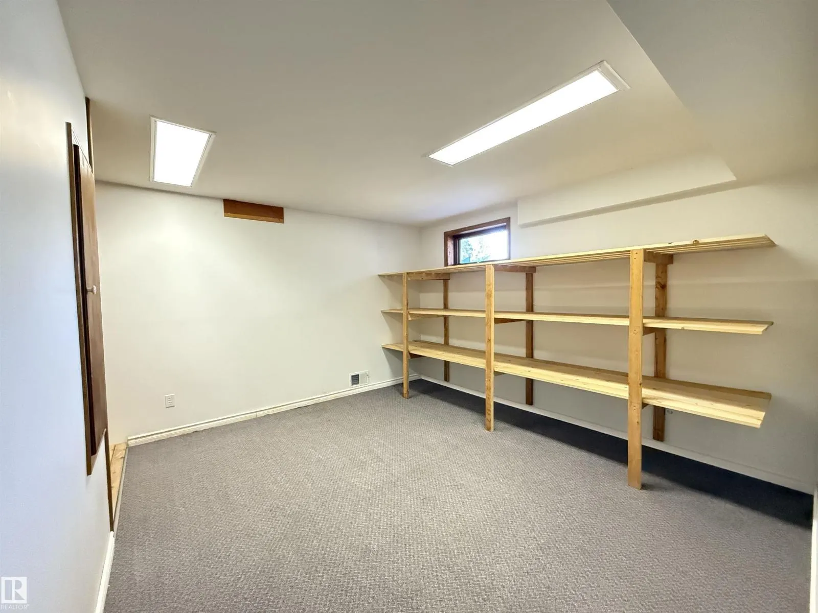 5517 52 ST