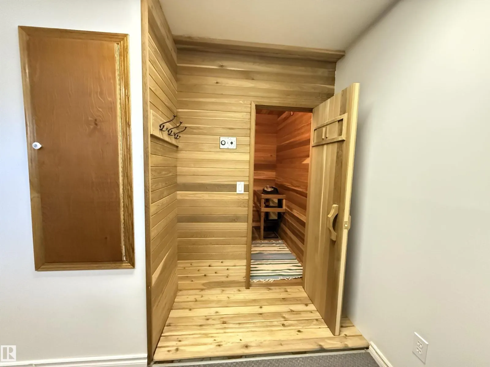 5517 52 ST