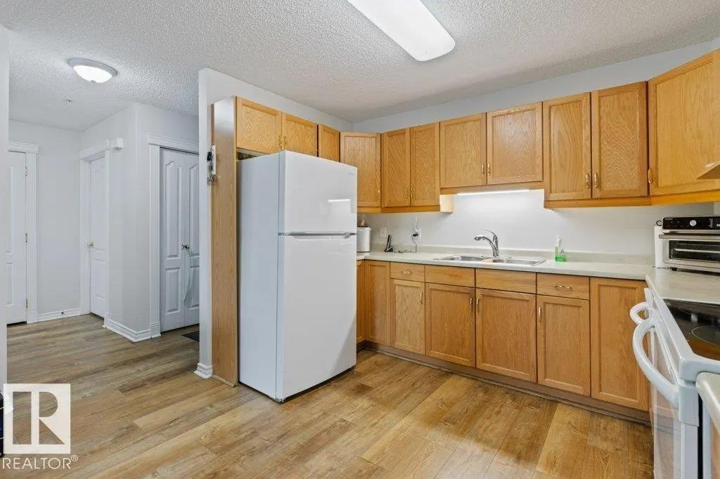 #125 2741 55 ST NW
