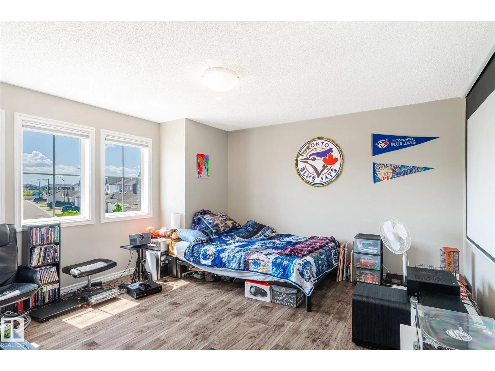 2424 19A AV NW