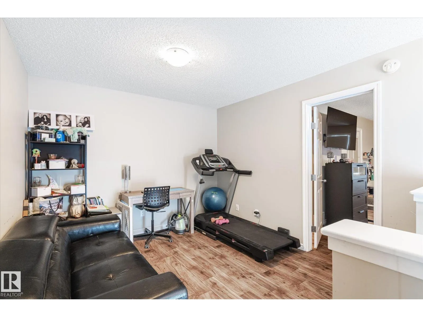 2424 19A AV NW