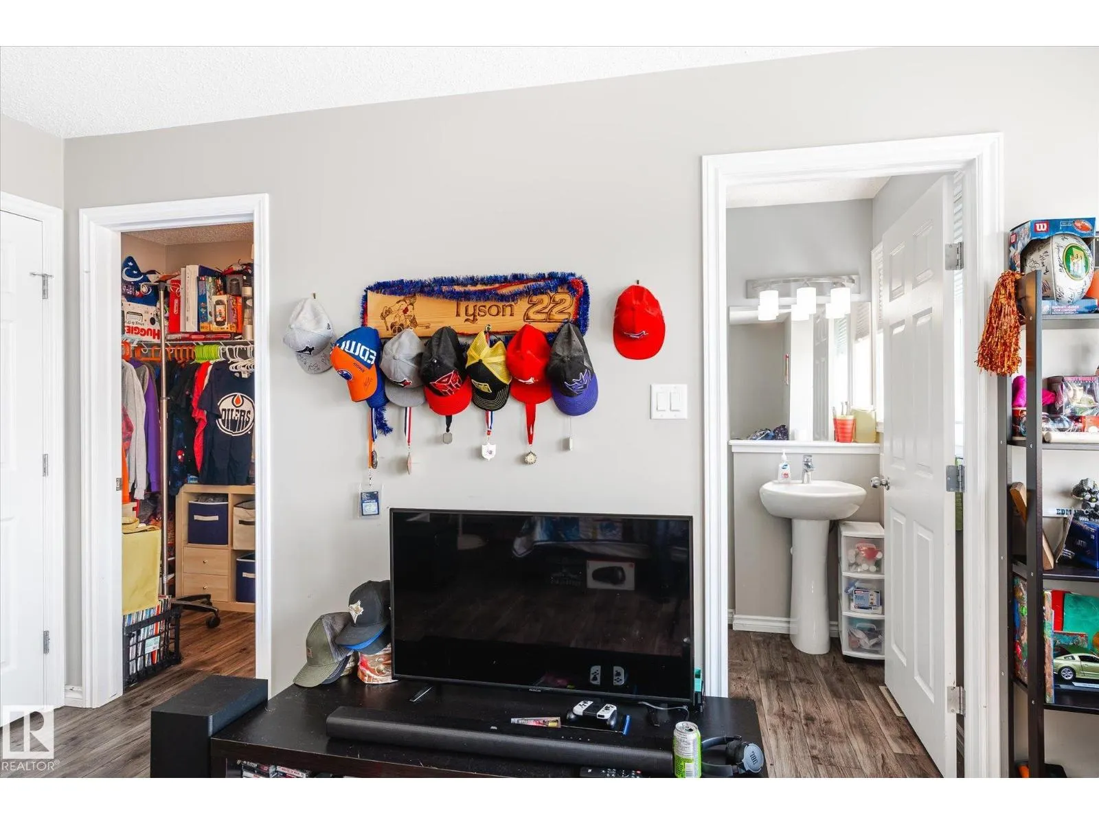 2424 19A AV NW