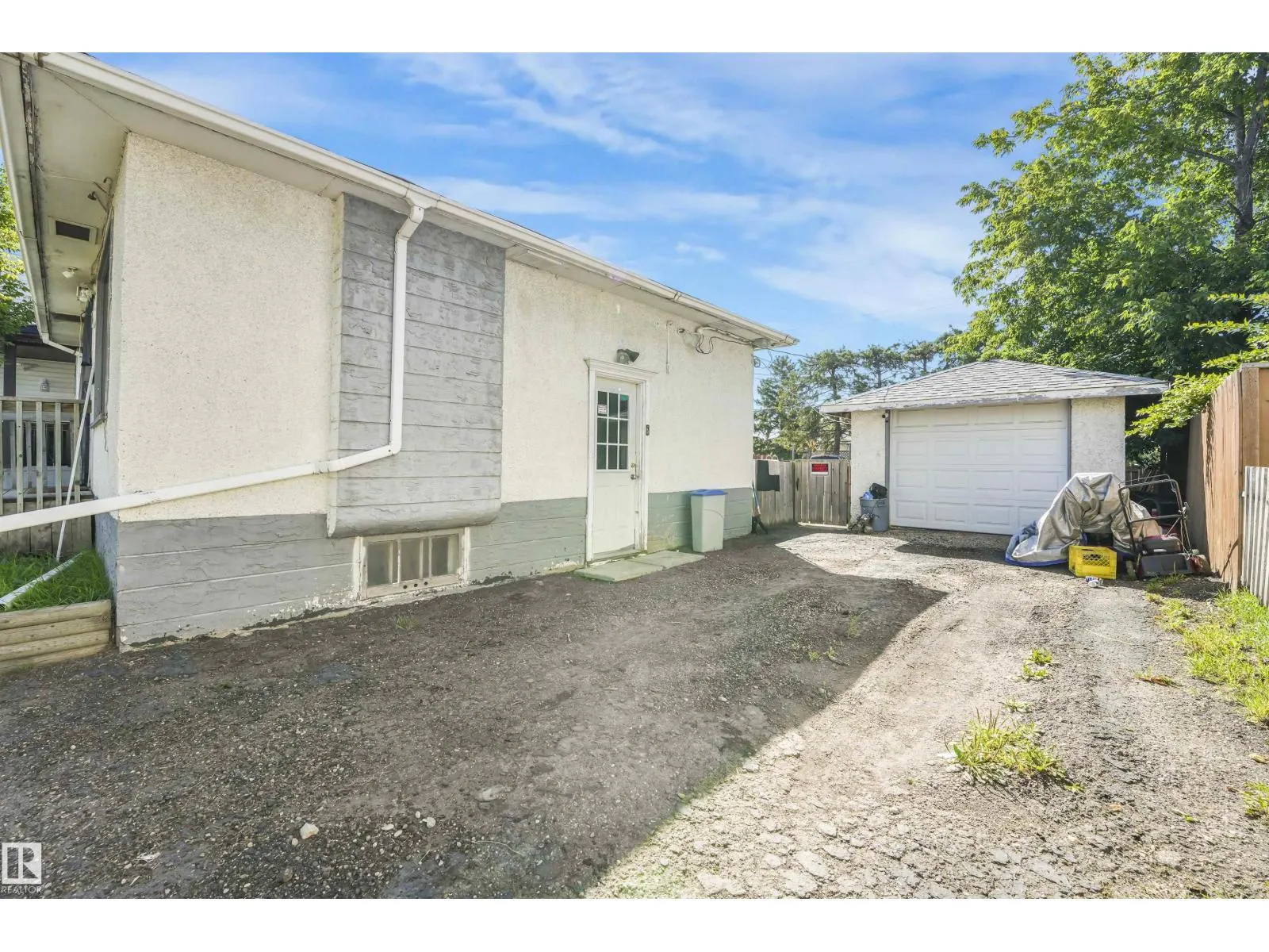 15511 95 AV NW NW