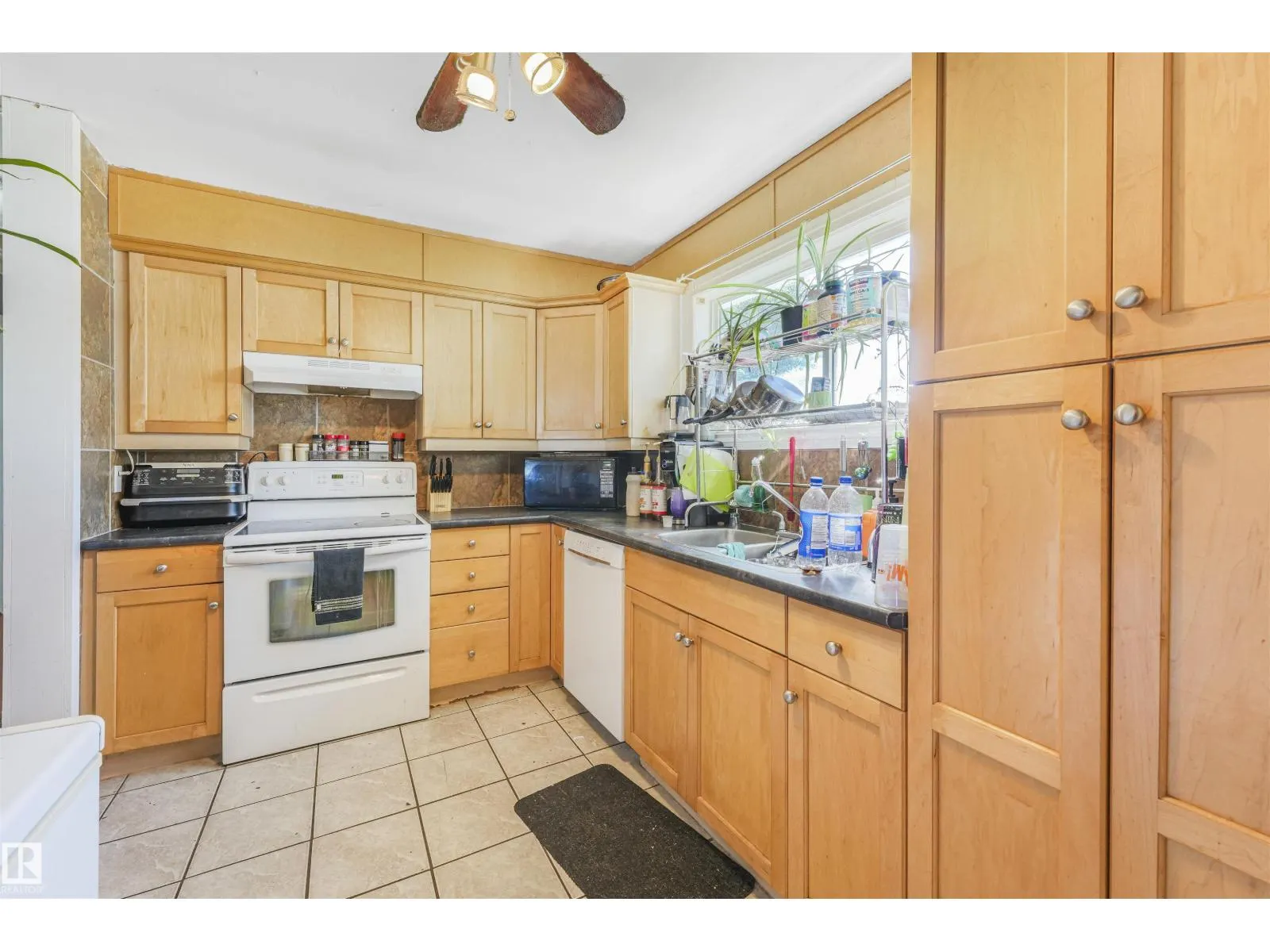 15511 95 AV NW NW